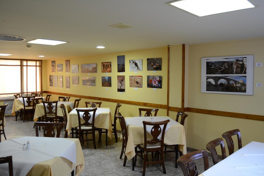 Hotel Rausan Alfajarín Kültér fotó