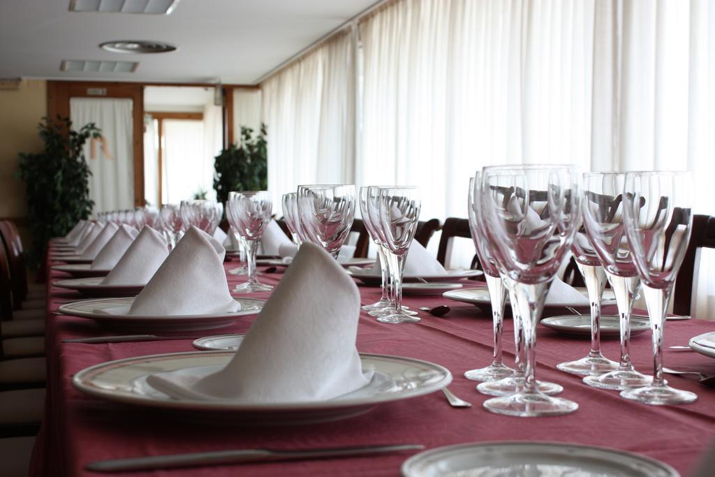 Hotel Rausan Alfajarín Kültér fotó